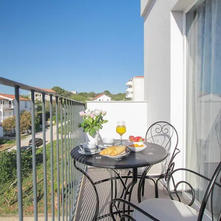 Gorgeous In Okrug Gornji Apartman Trogir