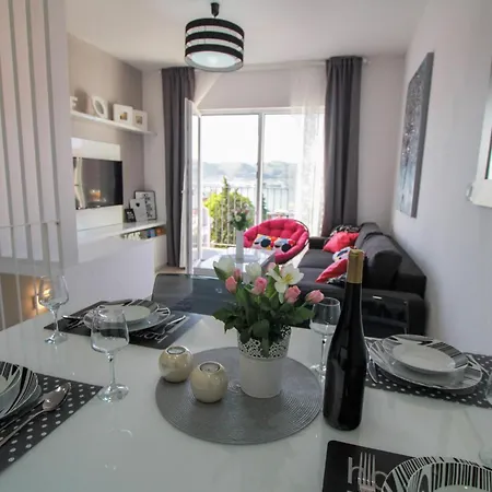 Gorgeous In Okrug Gornji Apartman