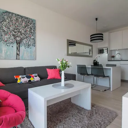 Апартаменты Lovely In Okrug Gornji Трогир