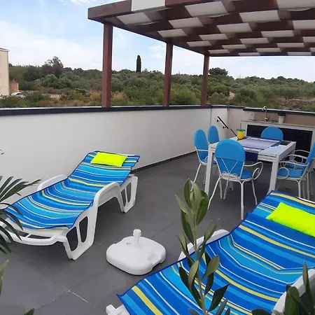 Apartament Lovely In Okrug Gornji Trogir