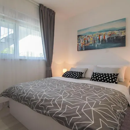 Lovely In Okrug Gornji Appartement Trogir