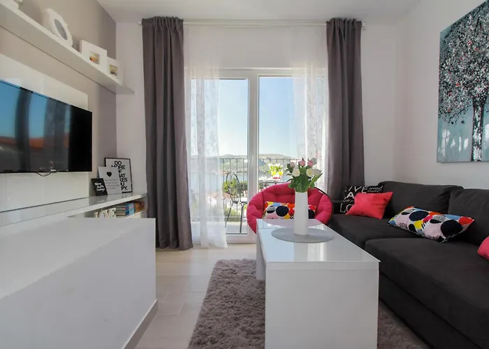Lovely In Okrug Gornji Appartement Trogir