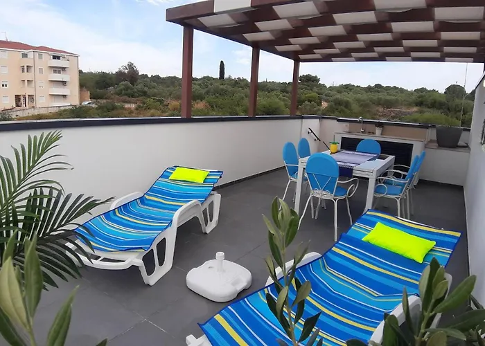 Apartman Lovely In Okrug Gornji Trogir