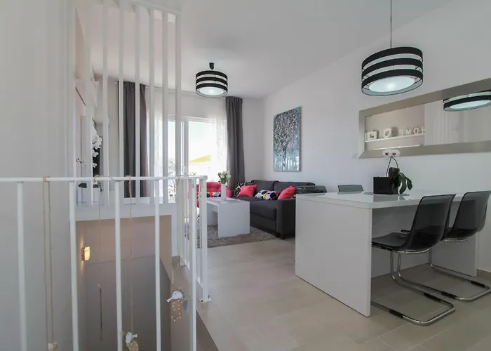 Appartement Lovely In Okrug Gornji