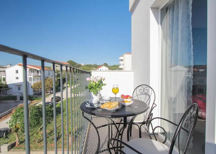 Lovely In Okrug Gornji Appartement Trogir