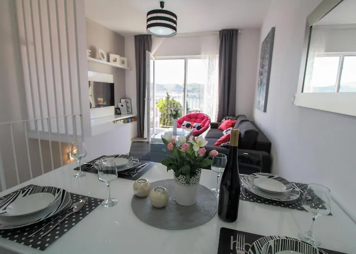 Lovely In Okrug Gornji Appartement