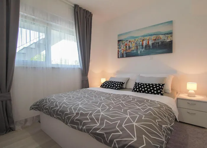 Lovely In Okrug Gornji Daire Trogir